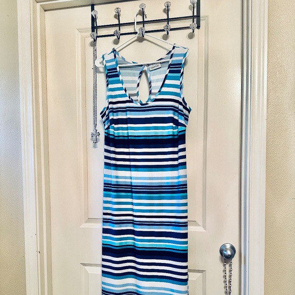 Women’s Avenue Striped Summer Dress - Picture 6 of 6